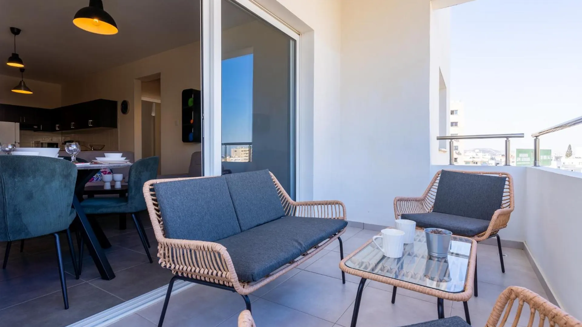 Sapphire'S 2-Bedroom Apartment In Larnaca